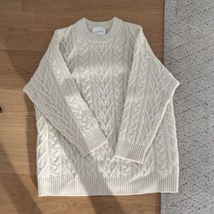 Aritzia 100% Wools Cable Knit Sweater in Cream Size 1